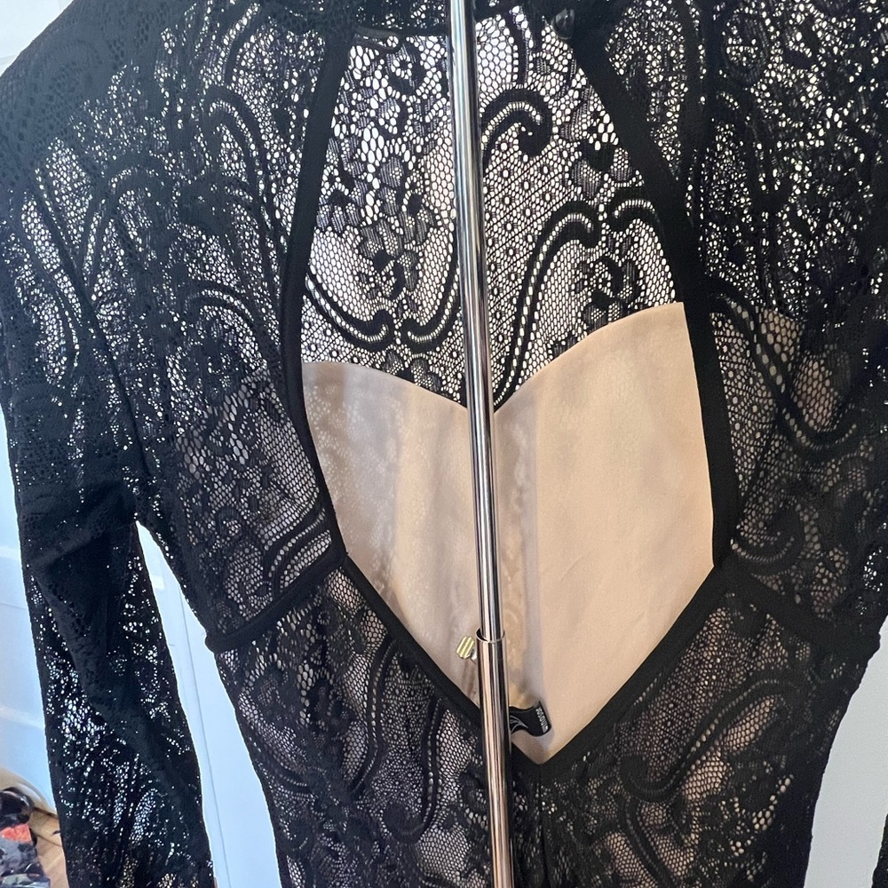 Black lace dress 
Large 
From Windsor - Picture 8 of 10